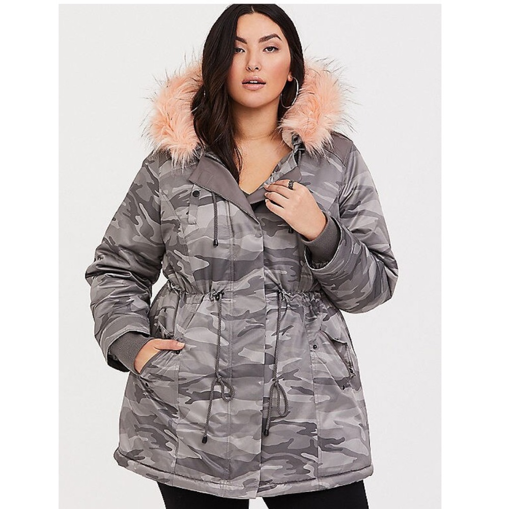 💕SOLD💕 Camo Coat with Pink Fur - Picture 3 of 7